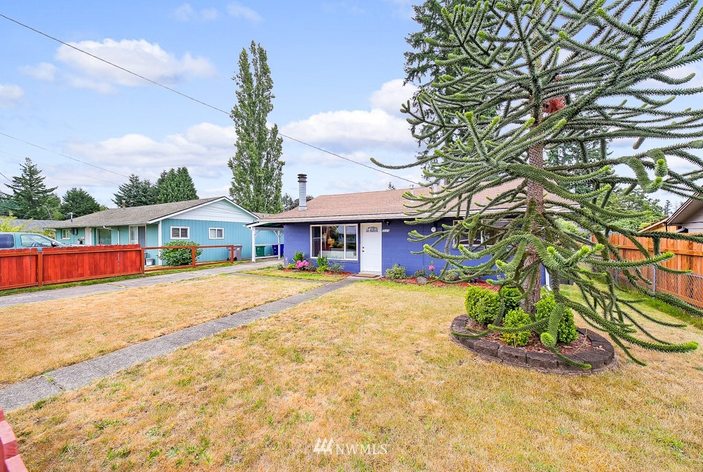 3525 Northeast 10th Street Renton, WA 98056 - Photo 3 of 19