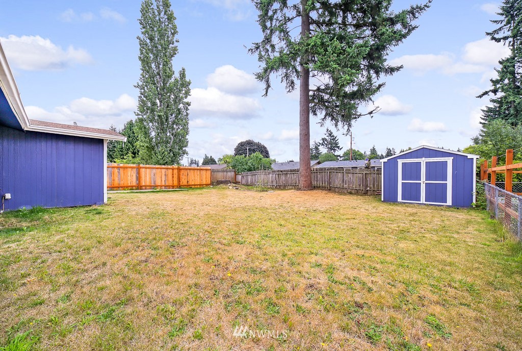 3525 Northeast 10th Street Renton, WA 98056 - Photo 4 of 19