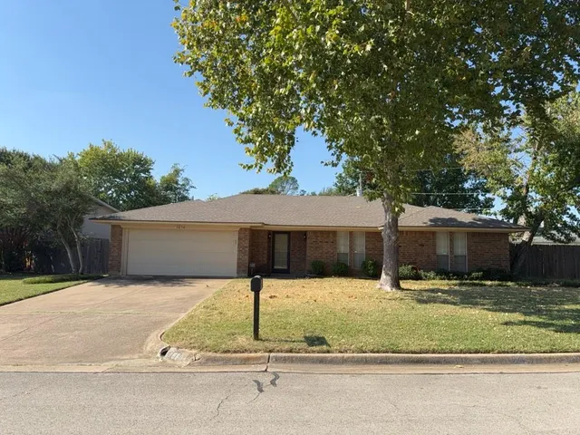 $2,095 | 5604 Ember Drive, Arlington, TX 76016