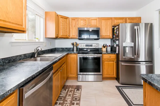 $331,500 | 769 Falcon Drive, Dundee, MI 48131