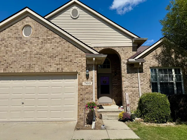 $331,500 | 769 Falcon Drive, Dundee, MI 48131