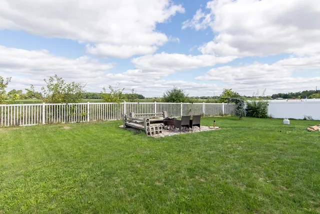 $331,500 | 769 Falcon Drive, Dundee, MI 48131