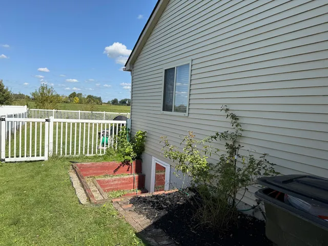 $331,500 | 769 Falcon Drive, Dundee, MI 48131