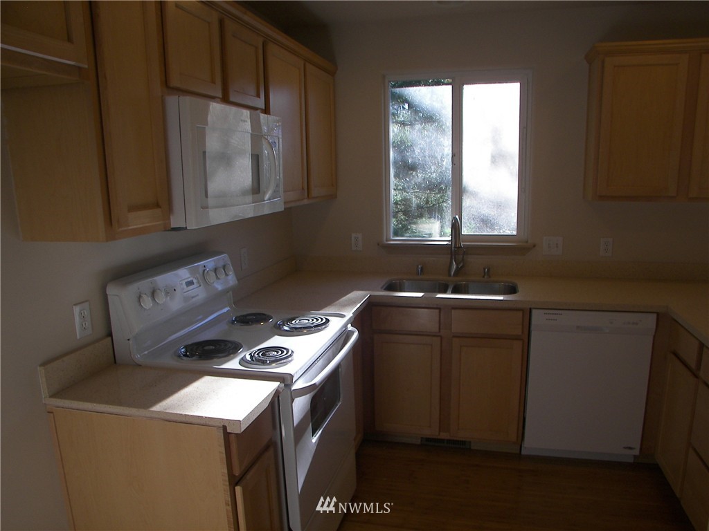 1310 196th Place Southeast Bothell, WA 98012 - Photo 4 of 24
