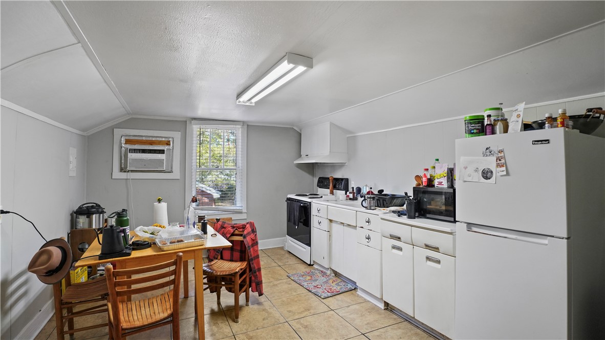 761 South 4th Street Jesup, GA 31545 - Photo 18 of 30 Upstairs apartment Kitchen