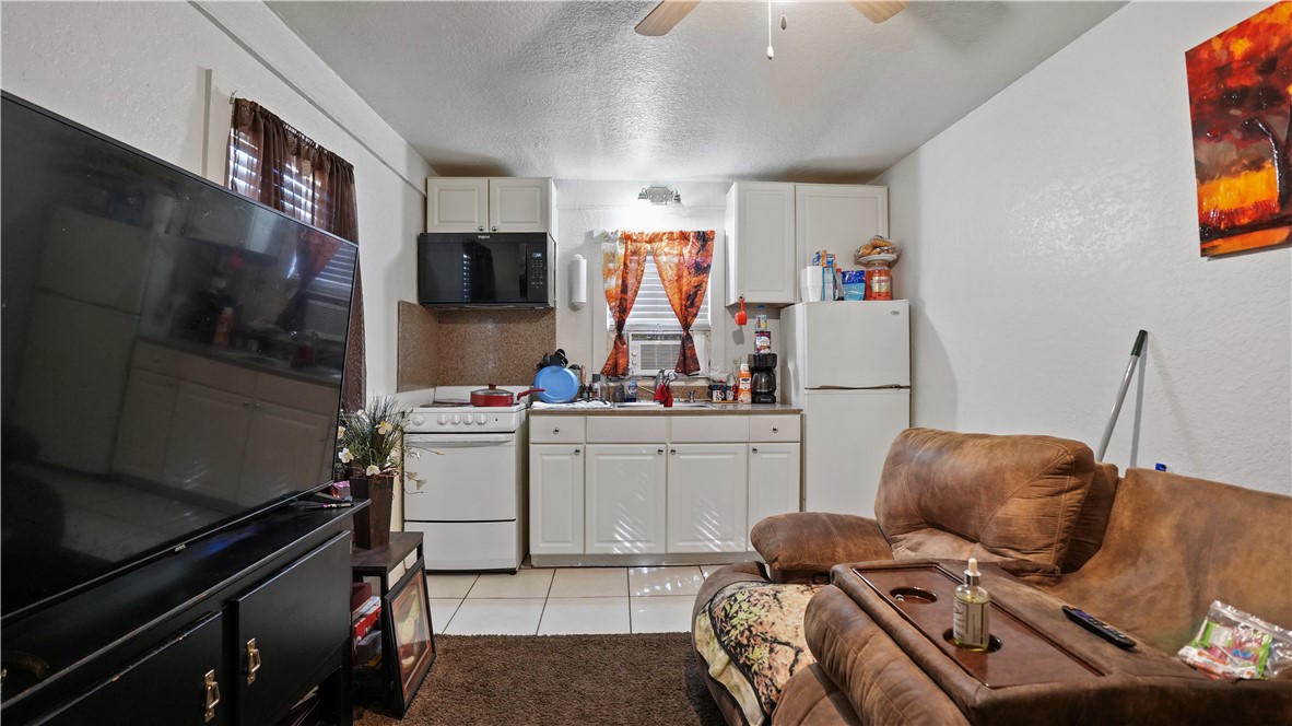 761 South 4th Street Jesup, GA 31545 - Photo 27 of 30 side apartment kitchen