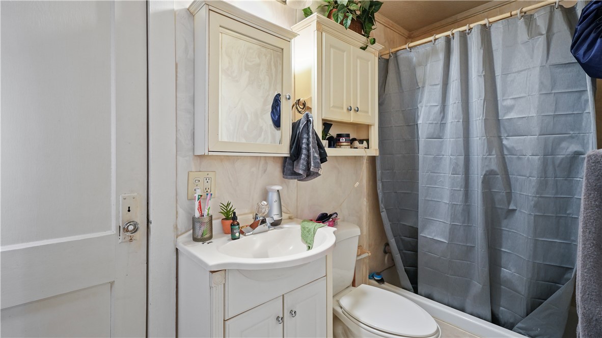 761 South 4th Street Jesup, GA 31545 - Photo 28 of 30 Side apartment bath