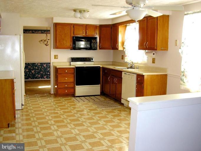 5 1st Light Court Rosedale, MD 21237 - Photo 2 of 22 Bright and Spacious!