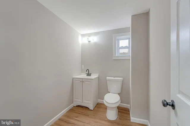 a bathroom with a toilet