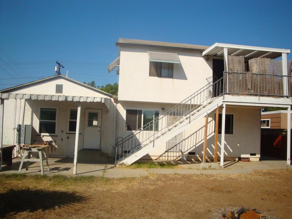488 D Street Chula Vista, CA 91910 - Photo 11 of 19 a view of a house with large windows