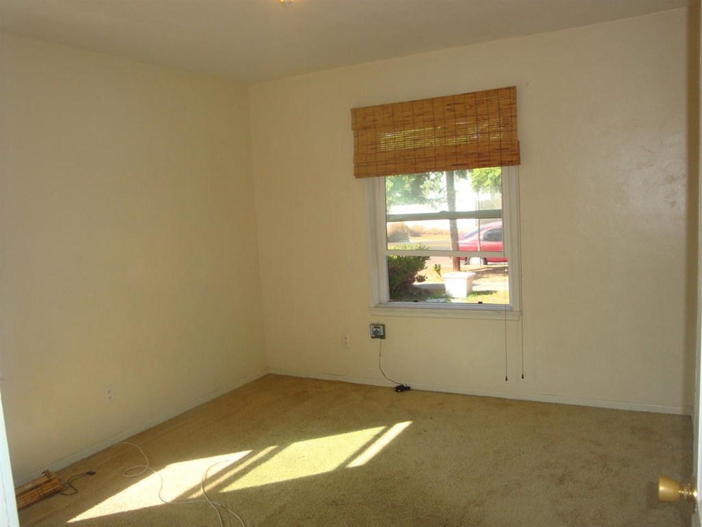 488 D Street Chula Vista, CA 91910 - Photo 9 of 19 an empty room with a window