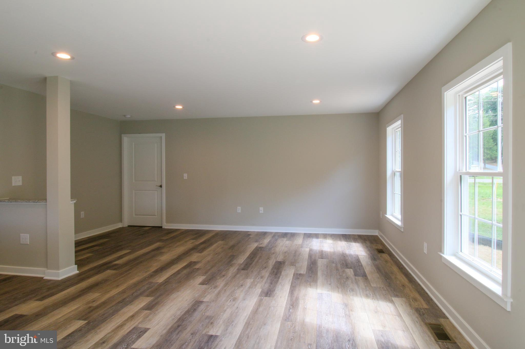 2319 A Mountain View Road Stafford, VA 22556 - Photo 21 of 47 Living Room