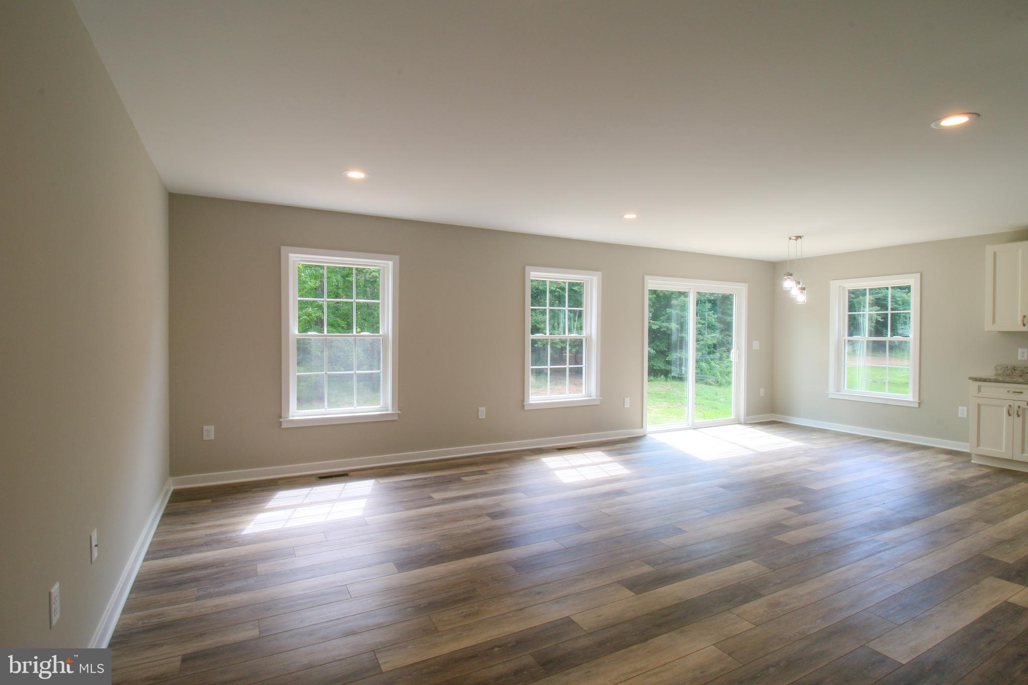 2319 A Mountain View Road Stafford, VA 22556 - Photo 10 of 47 Living Room/Eating Area