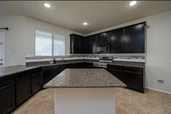 $2,400 | 800 Cormorant Drive, Sherman, TX 75092