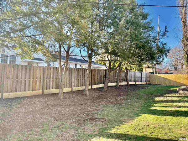 $209,900 | 3 Newland Lane, Jacksonville, IL 62650