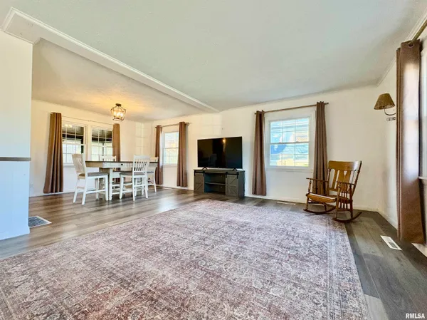 $209,900 | 3 Newland Lane, Jacksonville, IL 62650