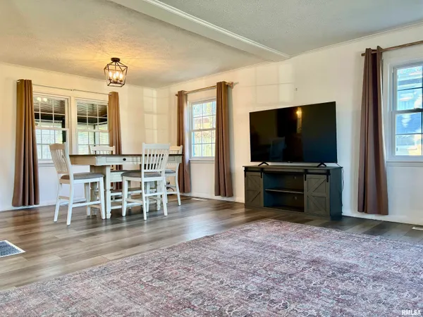 $209,900 | 3 Newland Lane, Jacksonville, IL 62650