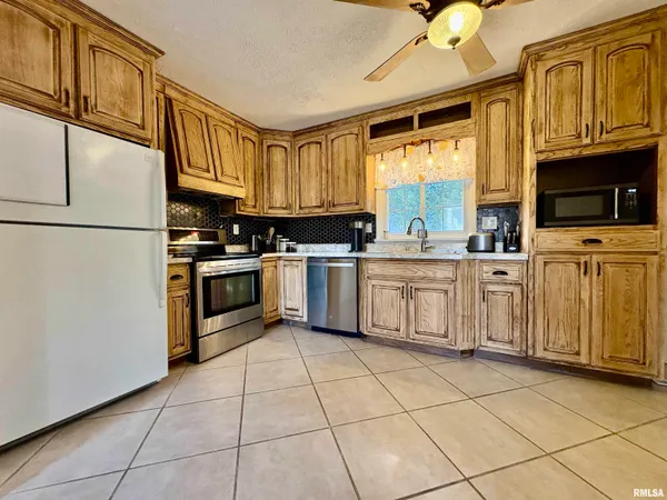 $209,900 | 3 Newland Lane, Jacksonville, IL 62650