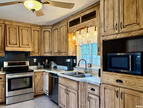 $209,900 | 3 Newland Lane, Jacksonville, IL 62650