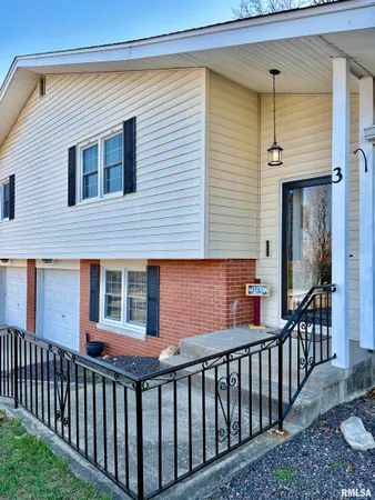 $209,900 | 3 Newland Lane, Jacksonville, IL 62650