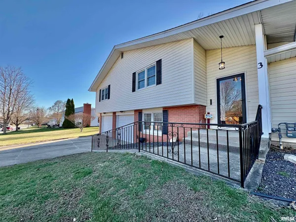 $209,900 | 3 Newland Lane, Jacksonville, IL 62650