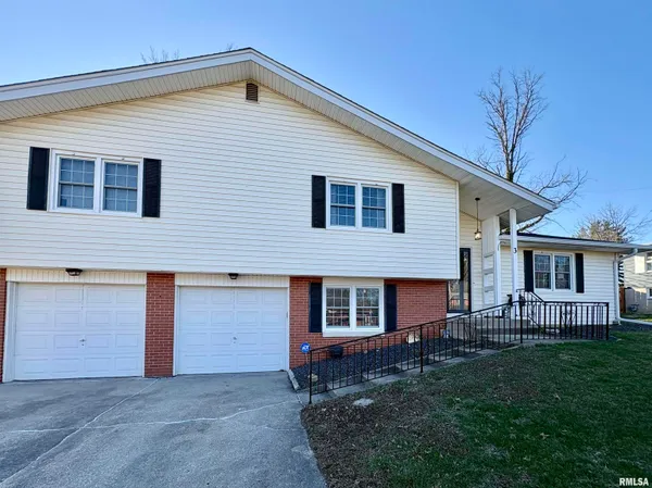 $209,900 | 3 Newland Lane, Jacksonville, IL 62650