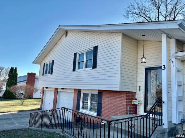 $209,900 | 3 Newland Lane, Jacksonville, IL 62650