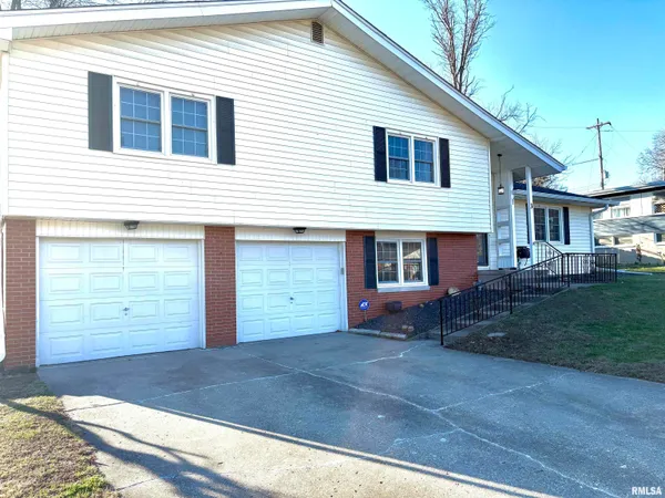 $209,900 | 3 Newland Lane, Jacksonville, IL 62650