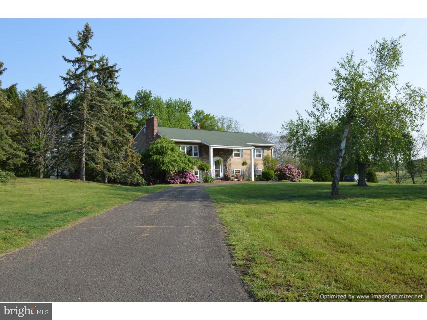 634 Quarry Road Perkasie, PA 18944 - Photo 2 of 25 Driveway