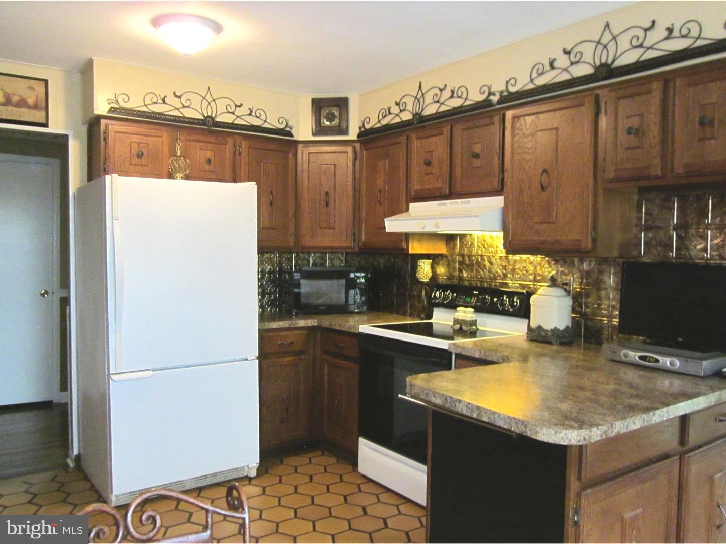 634 Quarry Road Perkasie, PA 18944 - Photo 11 of 25 Kitchen
