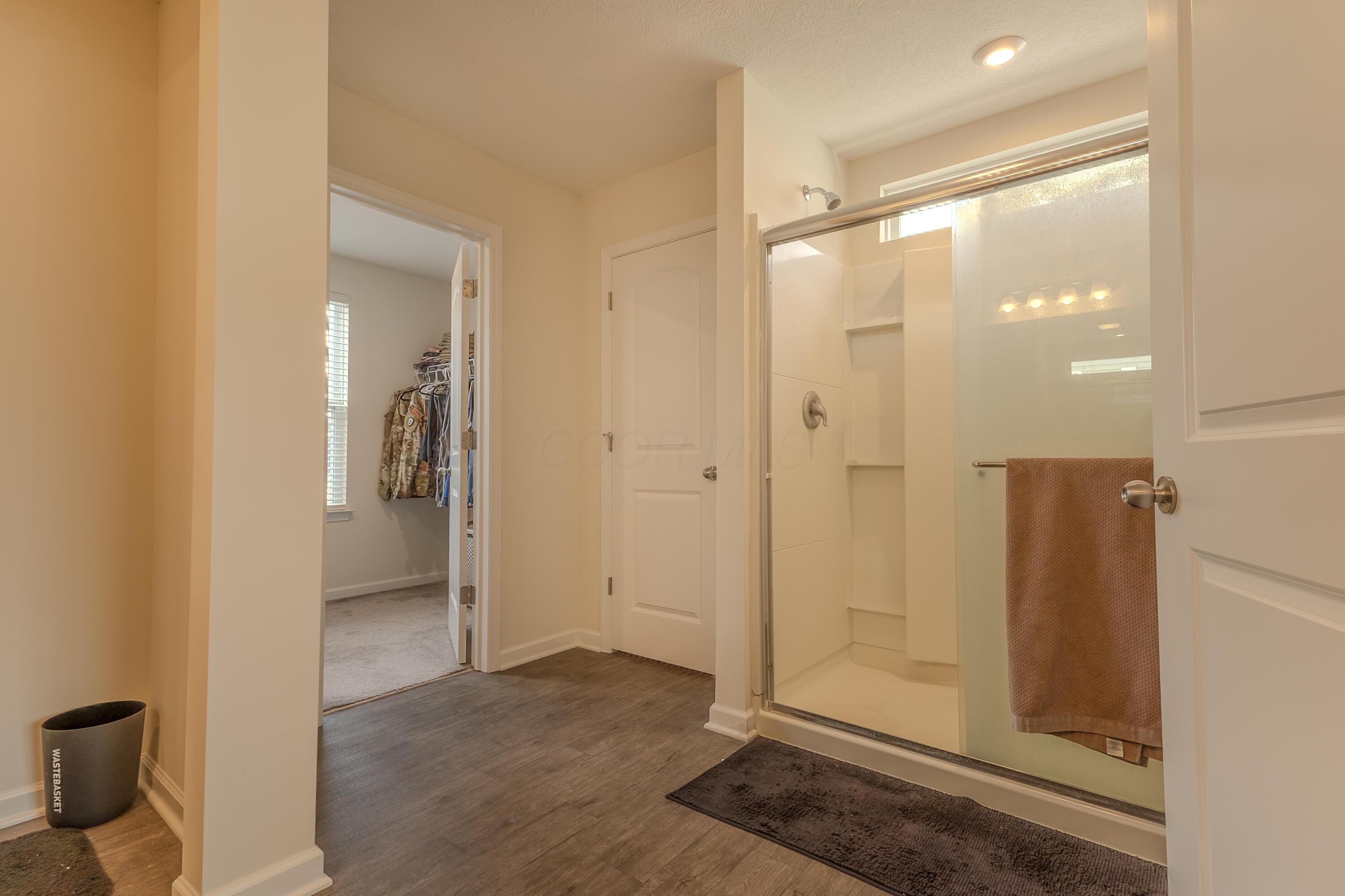 307 Honeysuckle Road Ashville, OH 43103 - Photo 25 of 37 Primary Suite Bath