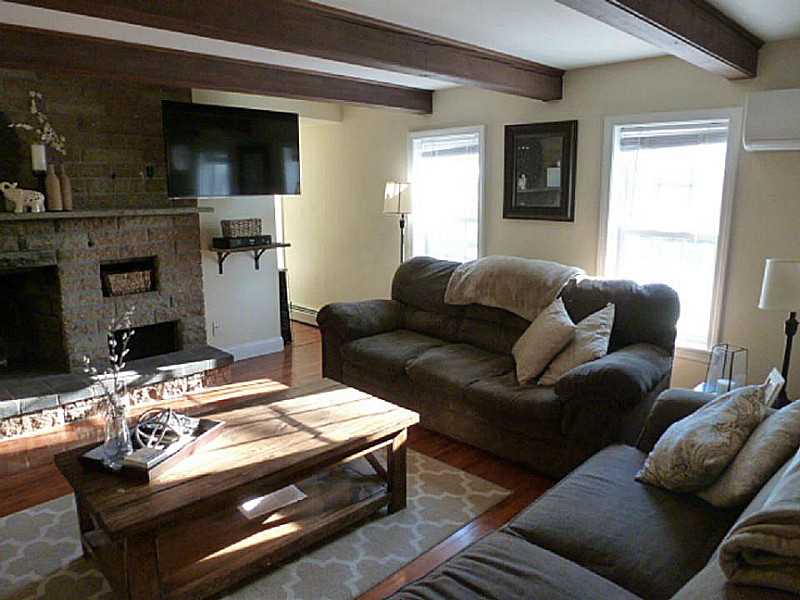 182 Hines Road Cumberland, RI 02864 - Photo 5 of 24 Living Room.