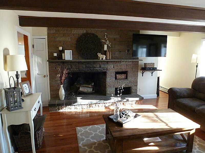 182 Hines Road Cumberland, RI 02864 - Photo 6 of 24 Living Room.
