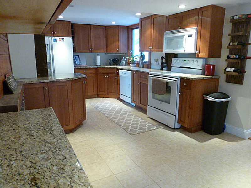 182 Hines Road Cumberland, RI 02864 - Photo 7 of 24 Kitchen.
