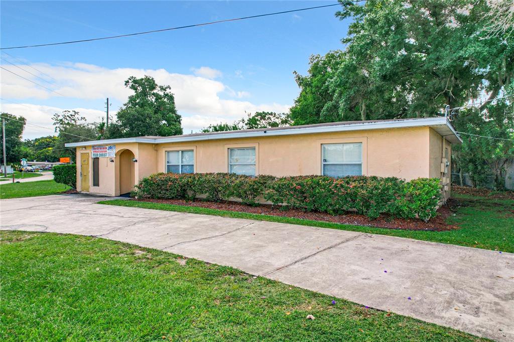 825 North Pine Hills Road Orlando, FL 32808 - Photo 8 of 8 a view of a backyard with a garden and plants