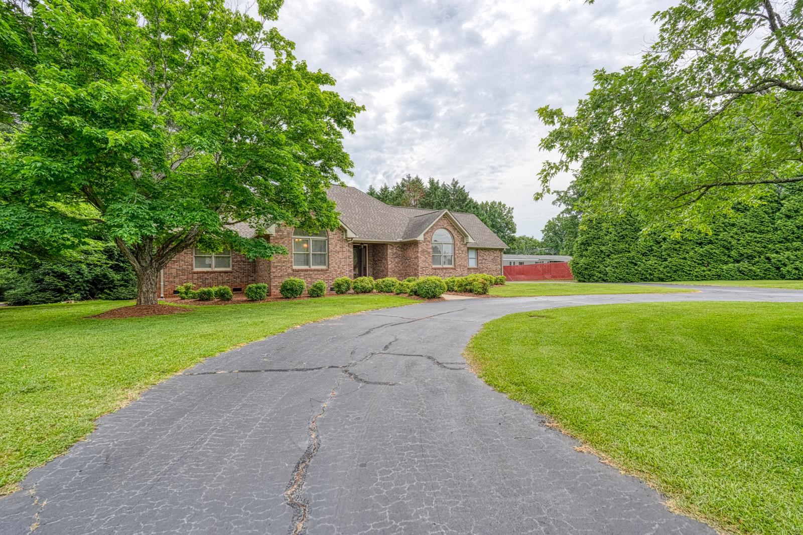826 Mount Zion Road Spartanburg, SC 29303 - Photo 3 of 38 Gallery Image 3
