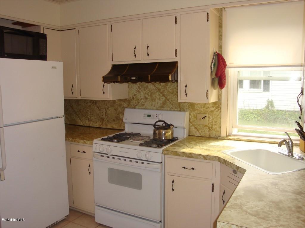 46 Harding Street Pittsfield, MA 01201 - Photo 17 of 21 Kitchen