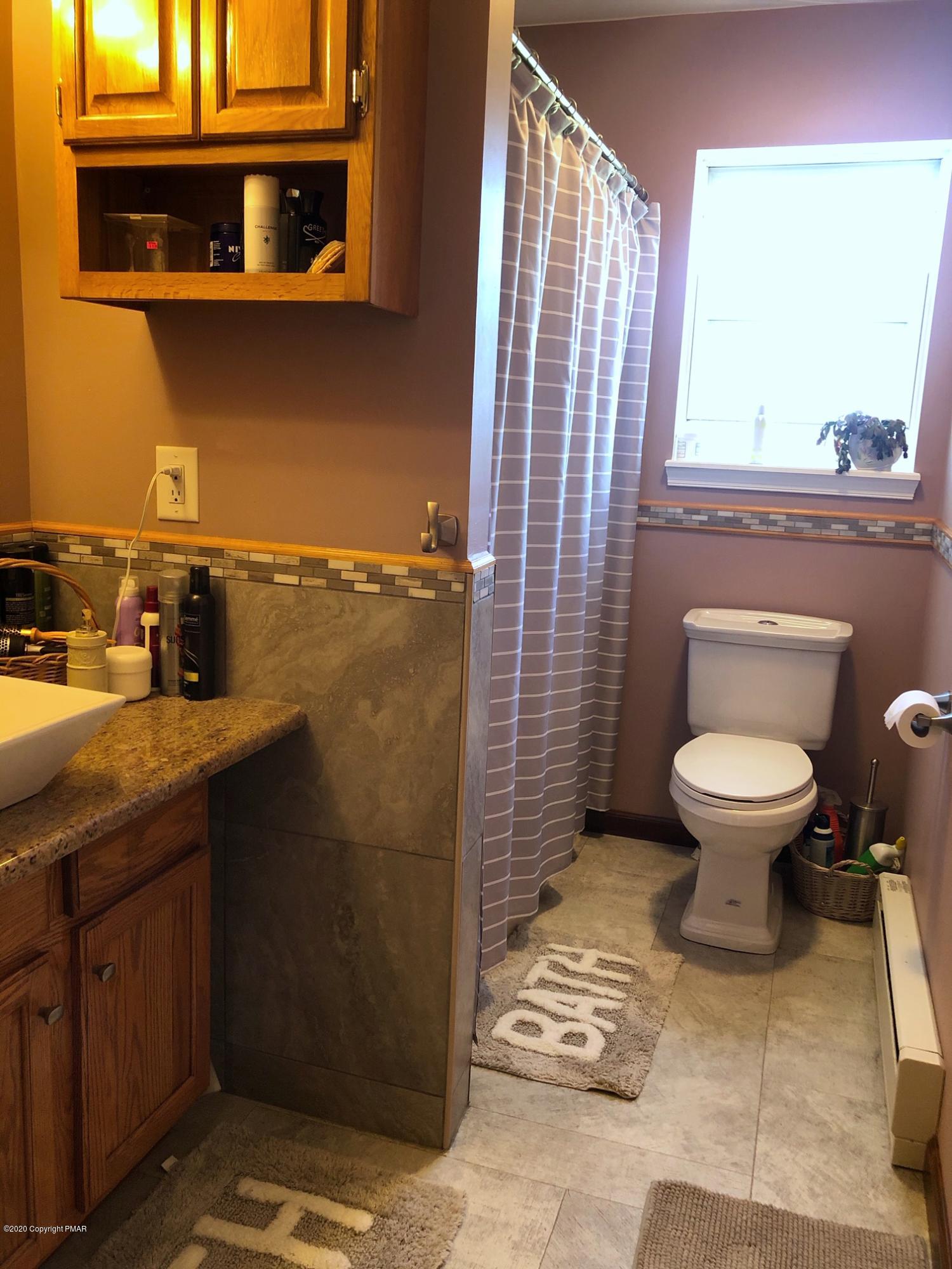 621 Mountain Road Albrightsville, PA 18210 - Photo 23 of 41 main bath