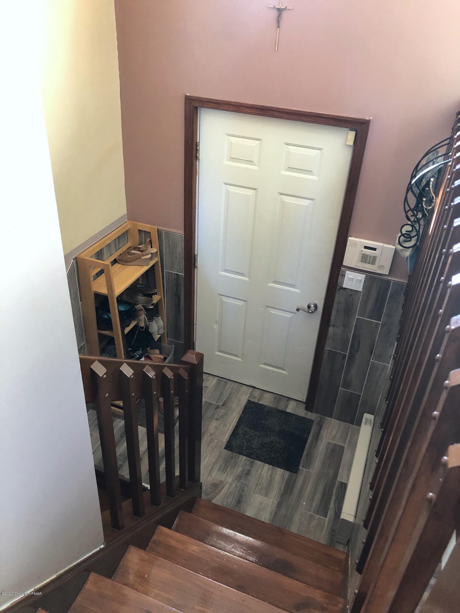 621 Mountain Road Albrightsville, PA 18210 - Photo 24 of 41 stairs