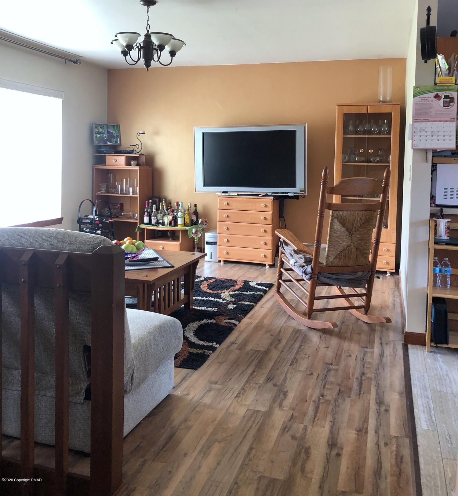 621 Mountain Road Albrightsville, PA 18210 - Photo 10 of 41 living