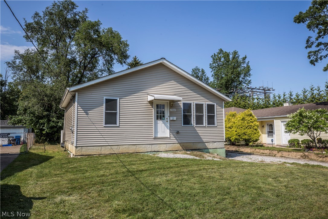 23804 Knickerbocker Road Bay Village, OH 44140 - Photo 3 of 33 Gallery Image 3