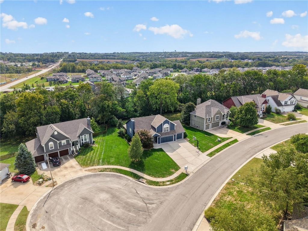 2017 Southwest Post Oak Road Lee's Summit, MO 64082 - Photo 7 of 77 Gallery Image 7