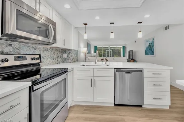 $6,000 | 15161 Cedarwood Lane, Unit 1105, Naples, FL 34110