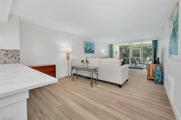 $6,000 | 15161 Cedarwood Lane, Unit 1105, Naples, FL 34110