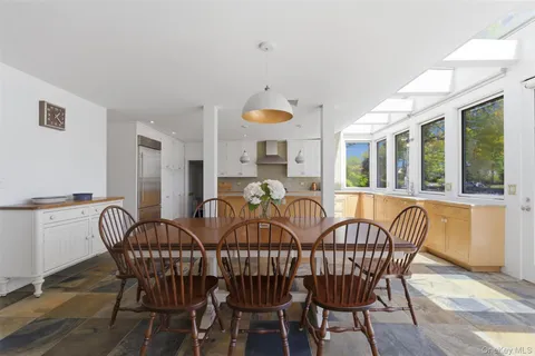 $3,200,000 | 9 Bishop Place, Larchmont, NY 10538