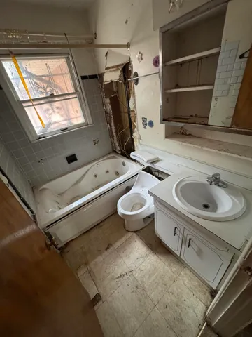 $134,900 | 20043 Wyoming Avenue, Detroit, MI 48221