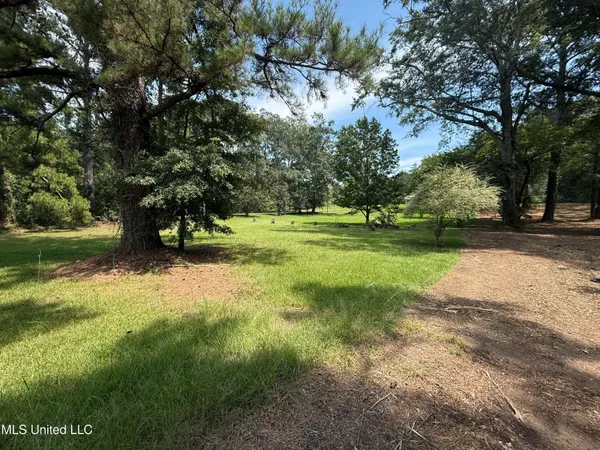 $125,000 | 1 35th Highway, Carthage, MS 39051