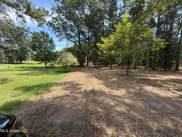 $125,000 | 1 35th Highway, Carthage, MS 39051