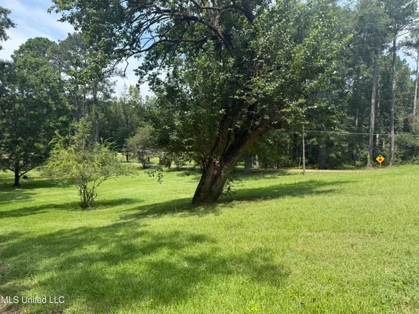 $125,000 | 1 35th Highway, Carthage, MS 39051