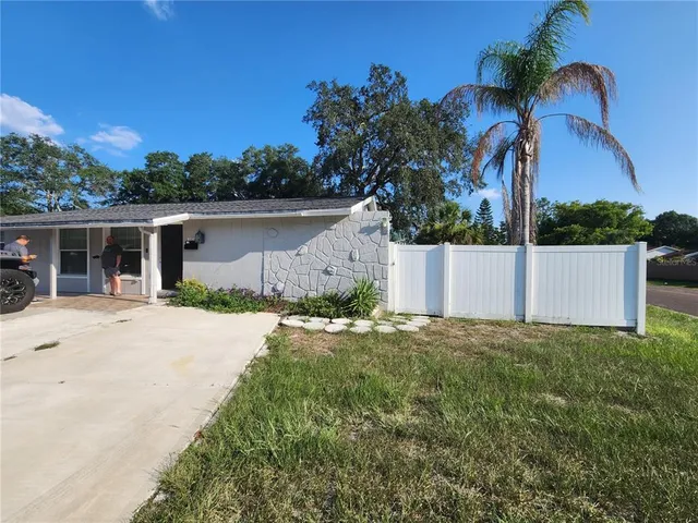 $3,400 | 8518 Woodlake Drive, Tampa, FL 33615